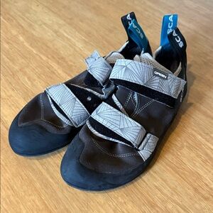 Scarpa origin US 10.5M rock climbing shoes